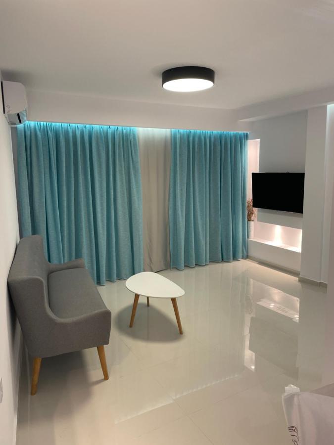 Haris White Apartment Roussospítion Buitenkant foto