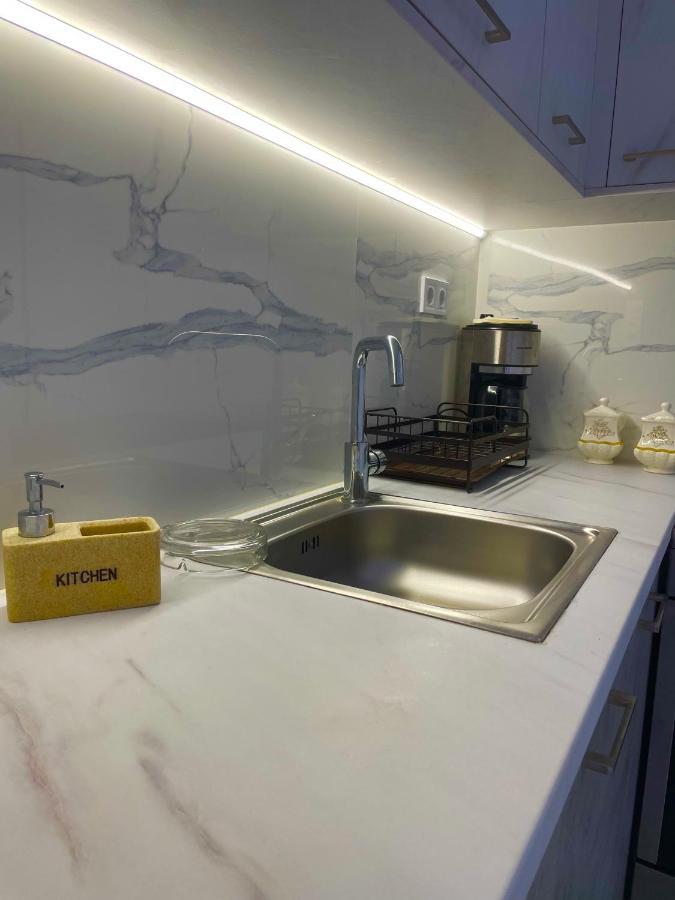 Haris White Apartment Roussospítion Buitenkant foto