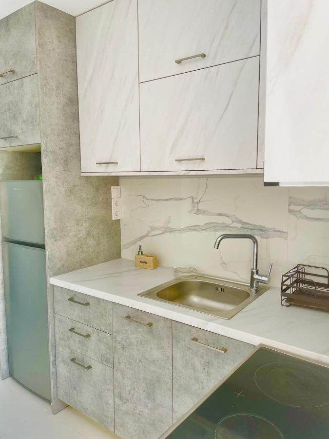 Haris White Apartment Roussospítion Buitenkant foto
