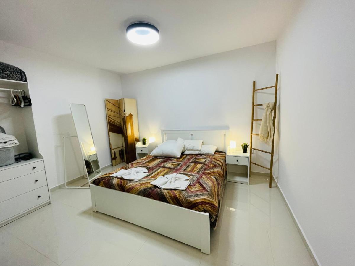 Haris White Apartment Roussospítion Buitenkant foto